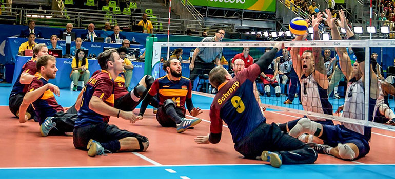 Zitvolleybal voor mannen.