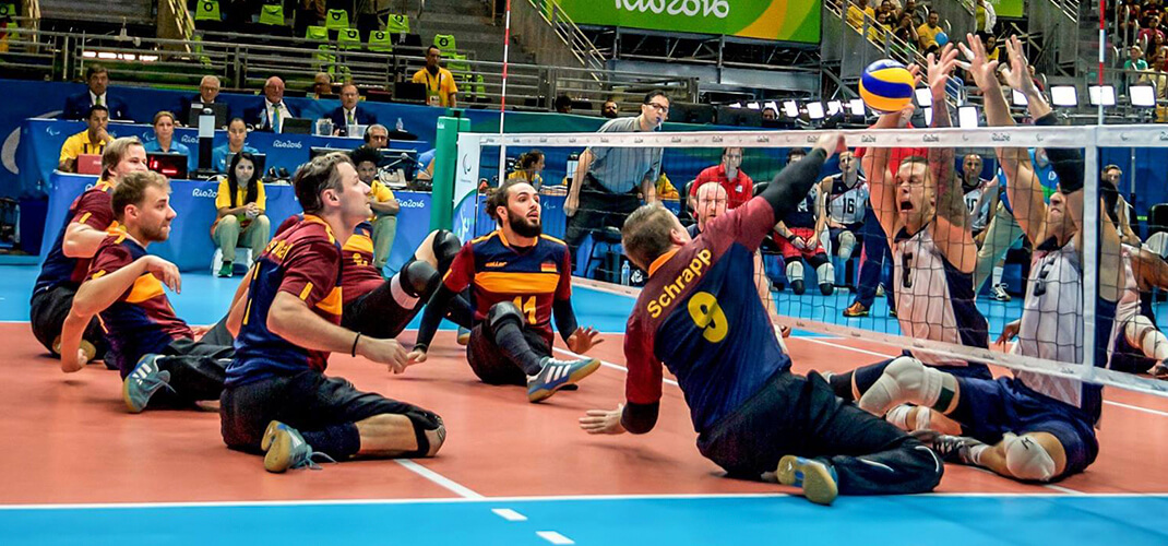 Zitvolleybal voor mannen.