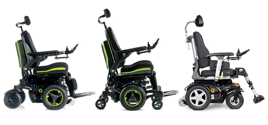 Een elektrische rolstoel met voorwiel-, midwiel en achterwielaandrijving.