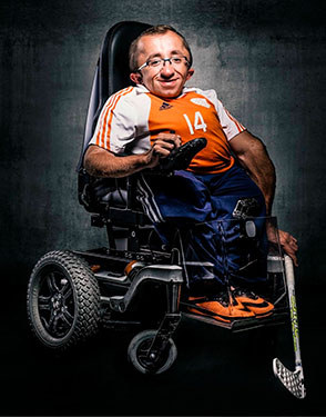 team-sunrise-ambassador-dennis-van-den-boomen-e-hockey-small.jpg Dennis van den Boomen in sportuitrusting.