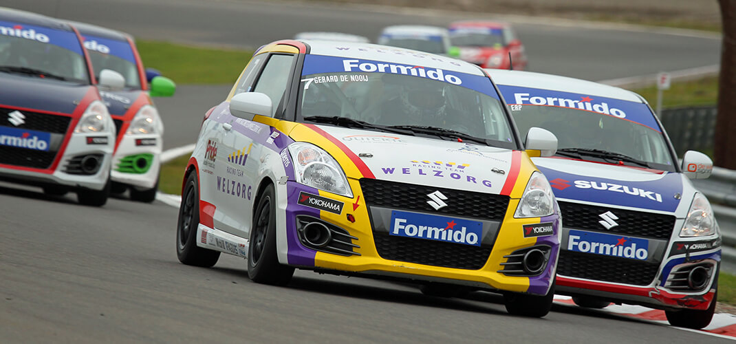 Gerard de Nooij tijdens de Formido Suzuki Swift Cup op Circuit Park Zandvoort.