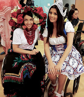 In traditionele klederdracht!