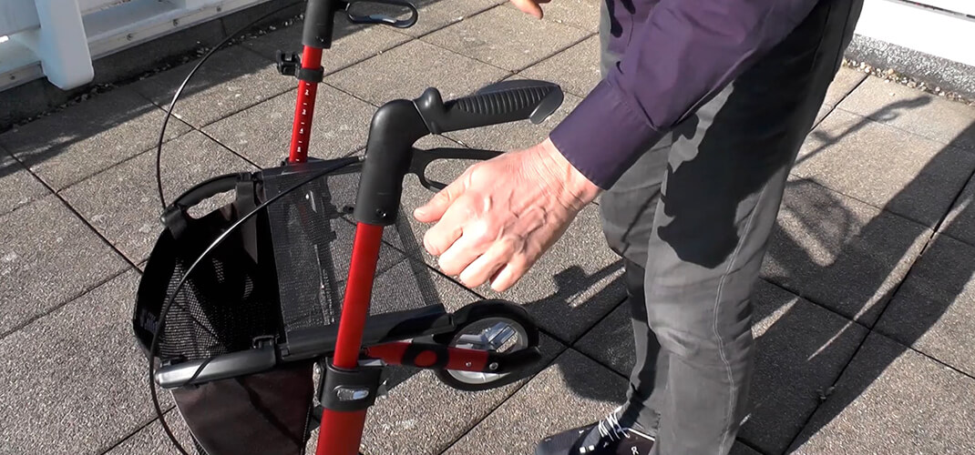 Stap 1: Ga achter je rollator staan