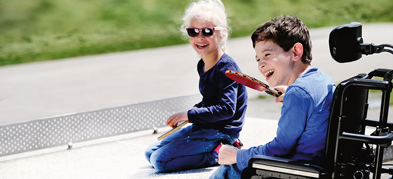 Kinderen samen aan het spelen.