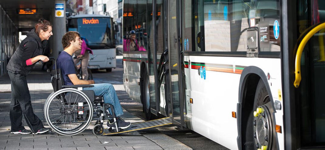 Regelingen voor eigen vervoer of openbaar vervoer.