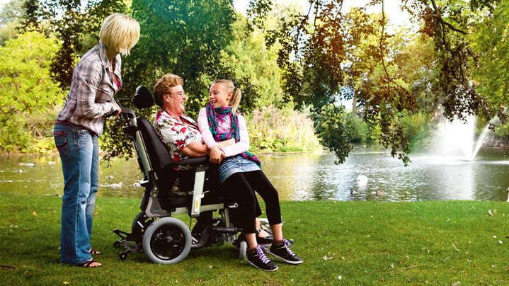 De klinische voordelen van kantelen bij duwrolstoelen