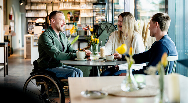 Gezellig aan de koffie bij de barista.