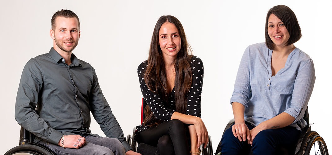 Jimmy, Tirzah en Zoë (vlnr) maken podcasts over leven met een dwarslaesie.