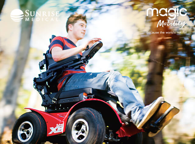 Magic Mobility Extreme X8 - Dé elektrische terreinrolstoel met vierwielaandrijving (4WD) voor ongekende buitenprestaties!. Ontdek deze krachtpatser