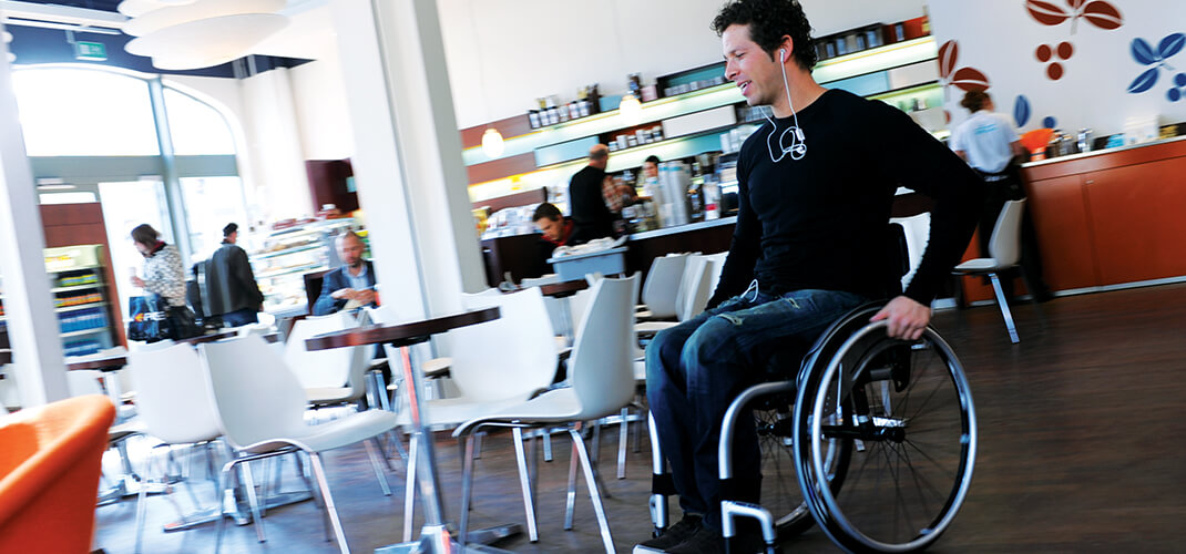 Rolstoelaccessoires kunnen ondersteuning bieden bij je dagelijkse routine.